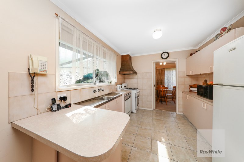 Photo - 11 Linacre Crescent, Gladstone Park VIC 3043 - Image 5