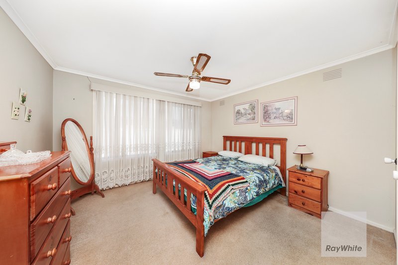 Photo - 11 Linacre Crescent, Gladstone Park VIC 3043 - Image 8