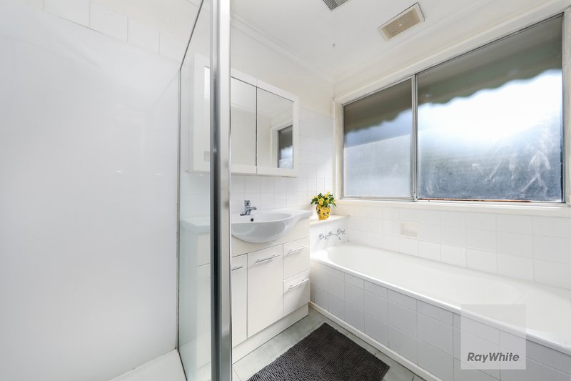 Photo - 11 Linacre Crescent, Gladstone Park VIC 3043 - Image 10