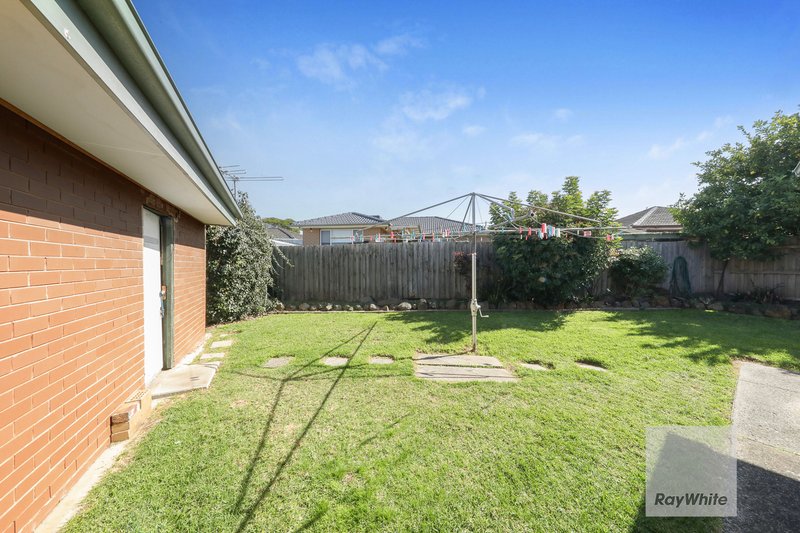 Photo - 11 Linacre Crescent, Gladstone Park VIC 3043 - Image 12