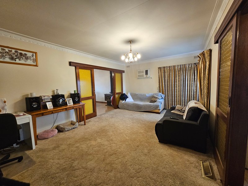 Photo - 11 Lincoln Drive, Thomastown VIC 3074 - Image 3