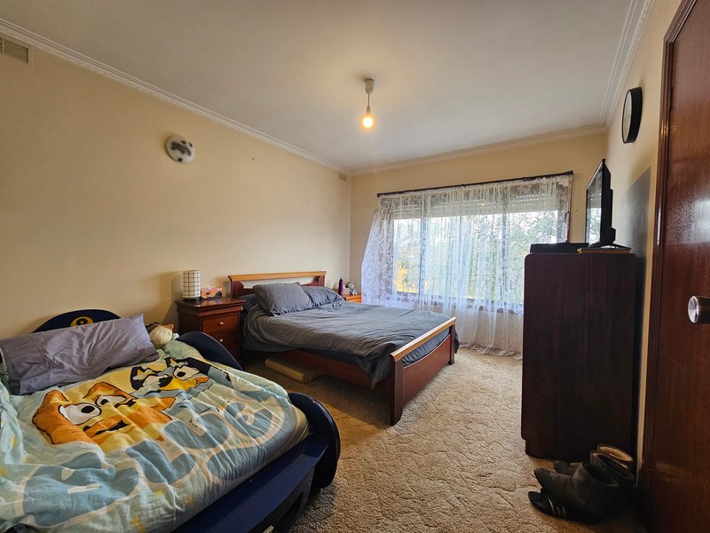 Photo - 11 Lincoln Drive, Thomastown VIC 3074 - Image 5