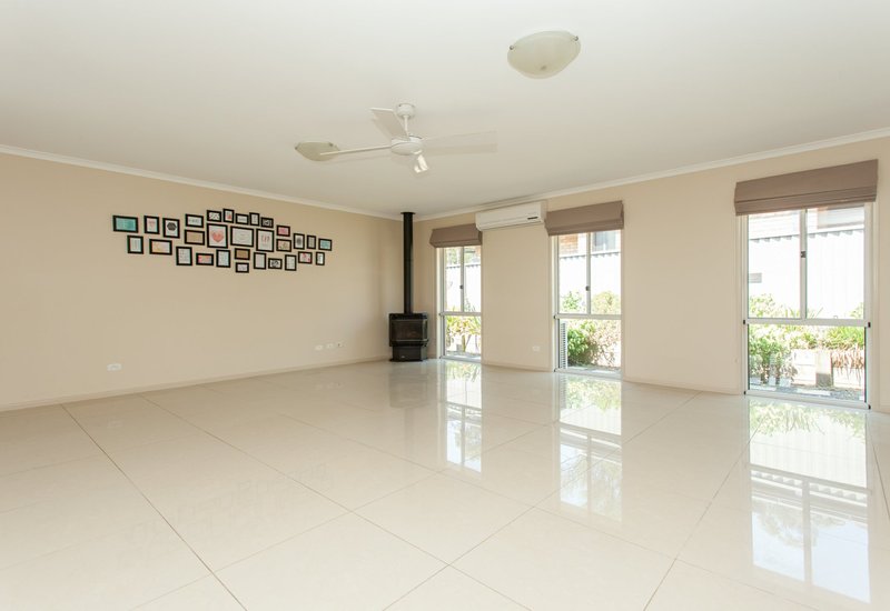 Photo - 11 Lindeman Grove, Cessnock NSW 2325 - Image 6