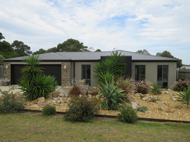 11 Lindemann Retreat, Paynesville VIC 3880