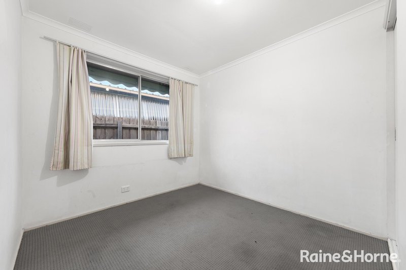 Photo - 11 Lindsey Road, St Albans VIC 3021 - Image 6