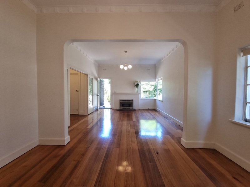 Photo - 1/1 Linlithgow Avenue, Caulfield North VIC 3161 - Image 4