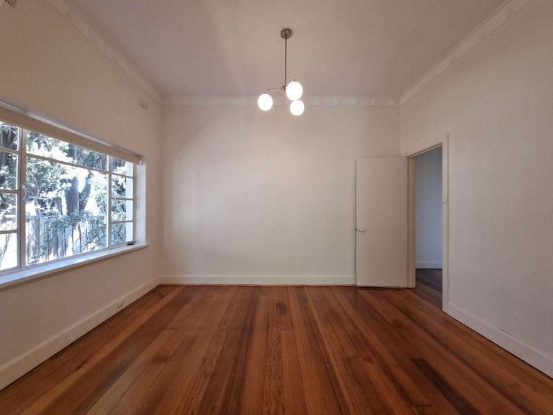 Photo - 1/1 Linlithgow Avenue, Caulfield North VIC 3161 - Image 10