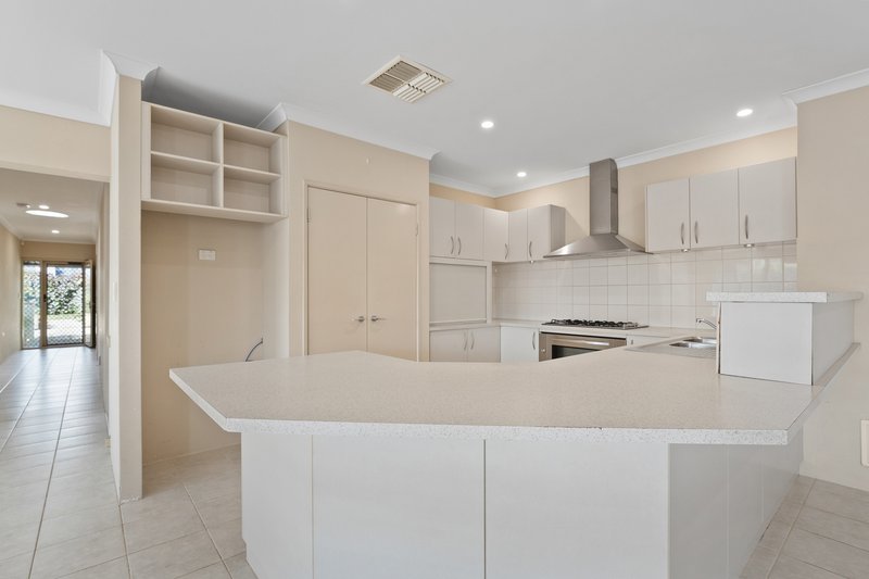 Photo - 11 Linott Close, Baldivis WA 6171 - Image 2