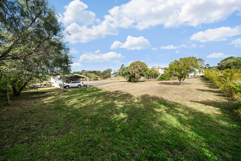 Photo - 11 Lobwein Street, Meringandan West QLD 4352 - Image 23