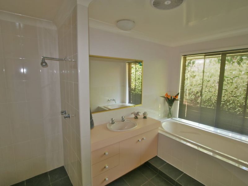 Photo - 11 Lochlomond Drive, Banora Point NSW 2486 - Image 8