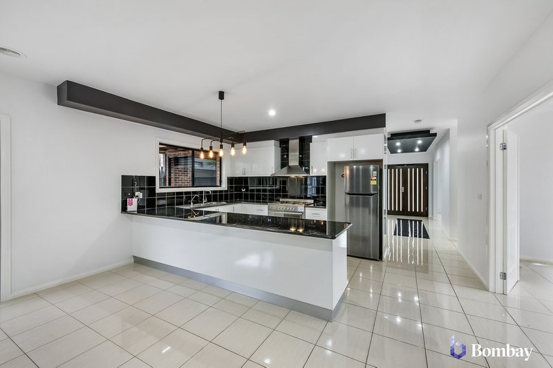 Photo - 11 Lombard Street, Roxburgh Park VIC 3064 - Image 7