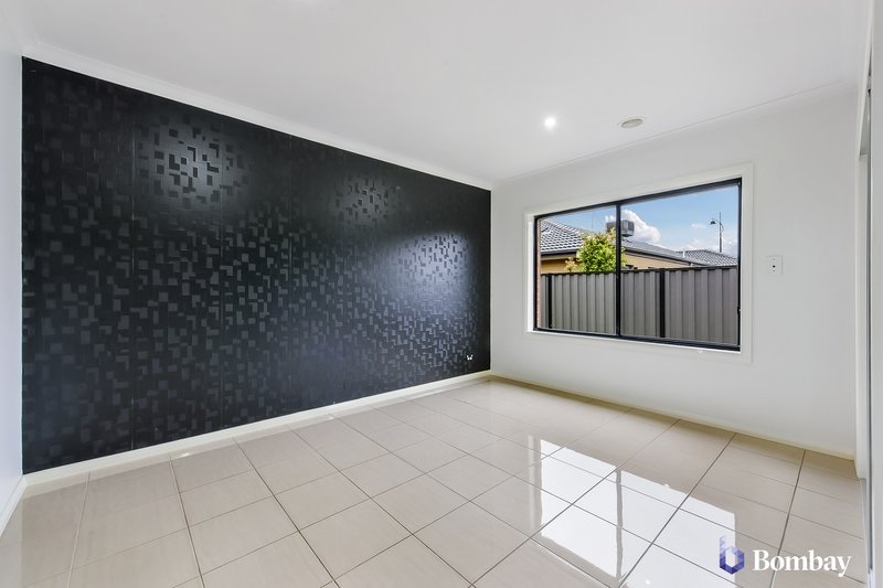 Photo - 11 Lombard Street, Roxburgh Park VIC 3064 - Image 9