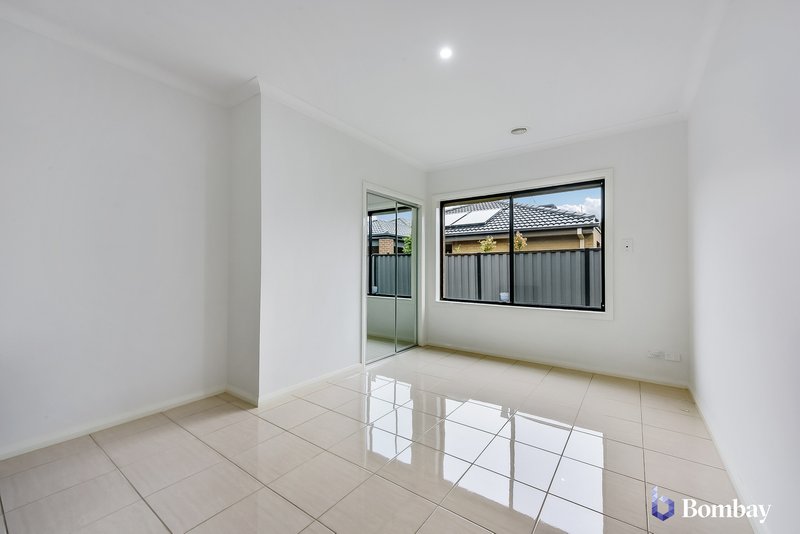 Photo - 11 Lombard Street, Roxburgh Park VIC 3064 - Image 12