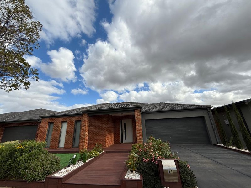 11 Longford Crescent, Weir Views VIC 3338