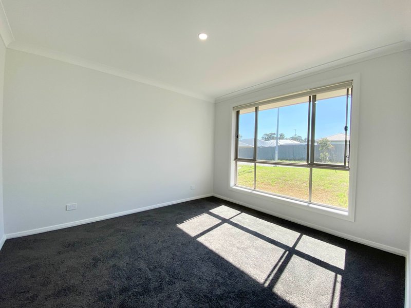 Photo - 11 Loquat Street, Lochinvar NSW 2321 - Image 3