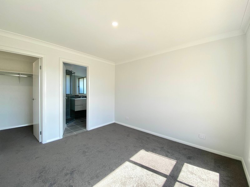 Photo - 11 Loquat Street, Lochinvar NSW 2321 - Image 4