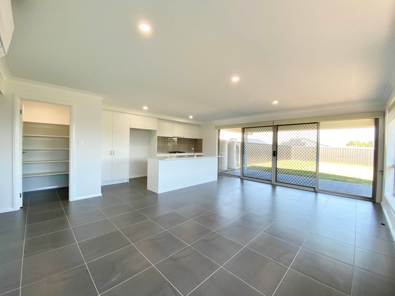 Photo - 11 Loquat Street, Lochinvar NSW 2321 - Image 10