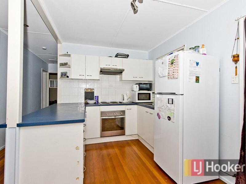 Photo - 11 Lord Byron Parade, Strathpine QLD 4500 - Image 5