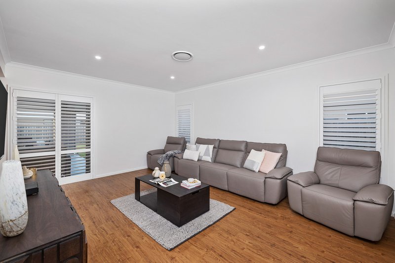 Photo - 11 Lorikeet Street, Upper Kedron QLD 4055 - Image 6