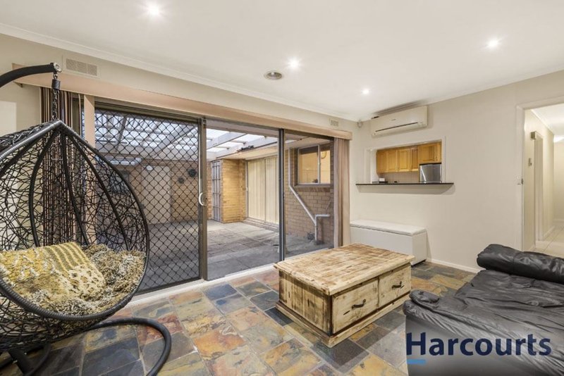 Photo - 11 Lotus Crescent, Mulgrave VIC 3170 - Image 4