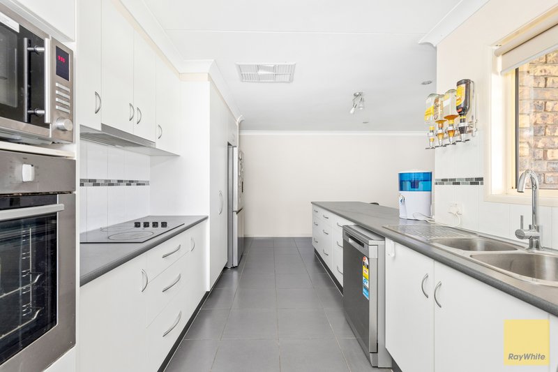 Photo - 11 Louisa Court, Emerald QLD 4720 - Image 7
