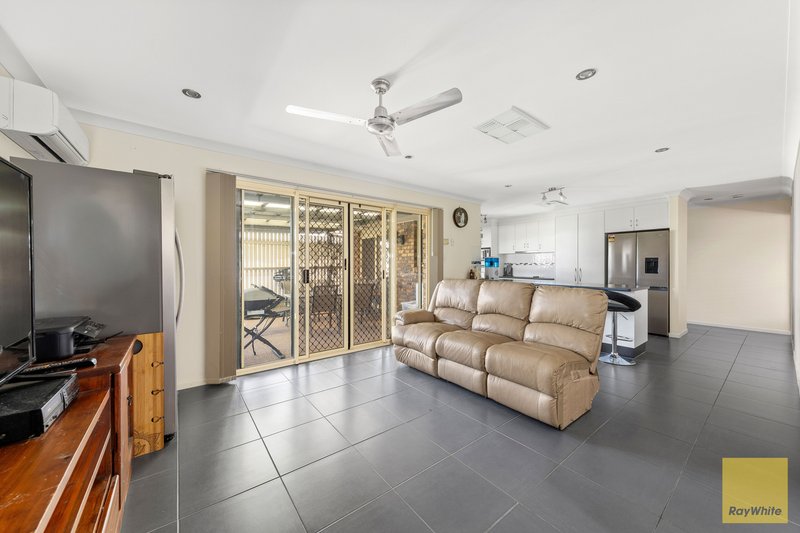Photo - 11 Louisa Court, Emerald QLD 4720 - Image 11