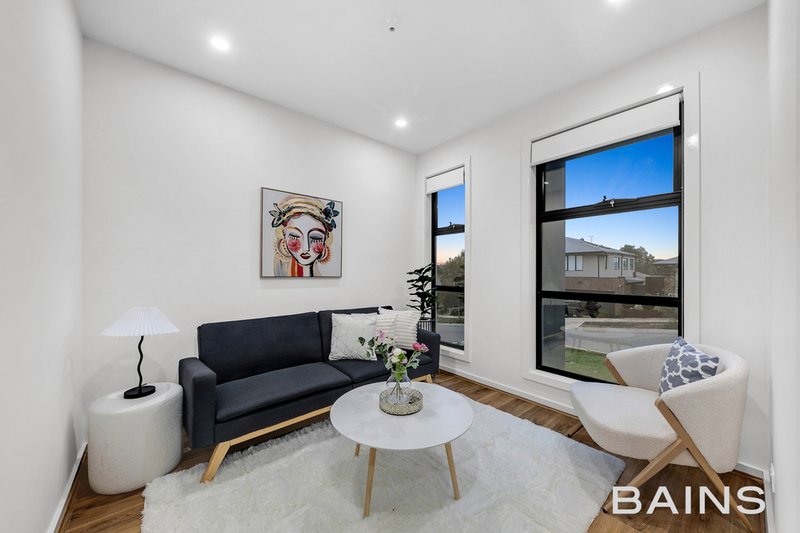 Photo - 11 Lowe Drive, Doreen VIC 3754 - Image 3