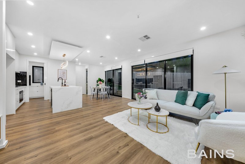 Photo - 11 Lowe Drive, Doreen VIC 3754 - Image 5