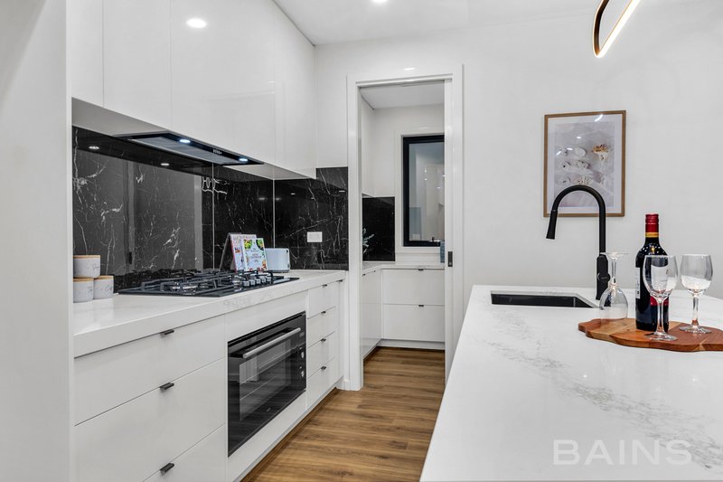 Photo - 11 Lowe Drive, Doreen VIC 3754 - Image 7