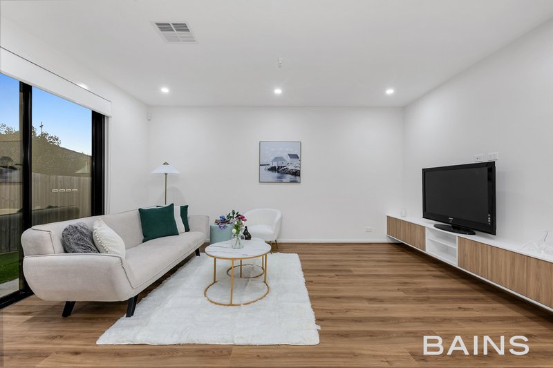 Photo - 11 Lowe Drive, Doreen VIC 3754 - Image 11