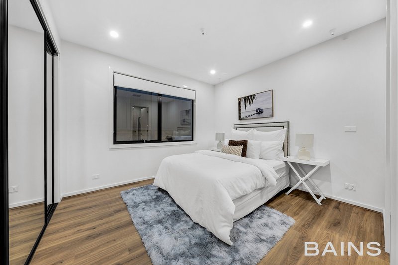 Photo - 11 Lowe Drive, Doreen VIC 3754 - Image 13