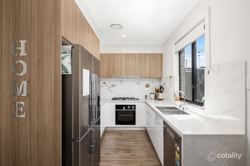 Photo - 11 Luckman Glade, Marsden Park NSW 2765 - Image 2