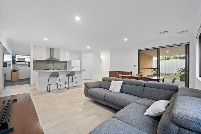 Photo - 11 Lumber Way, Baldivis WA 6171 - Image 10