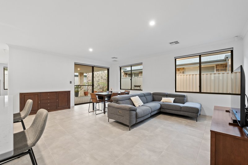 Photo - 11 Lumber Way, Baldivis WA 6171 - Image 11