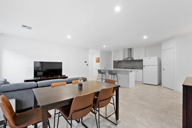 Photo - 11 Lumber Way, Baldivis WA 6171 - Image 15