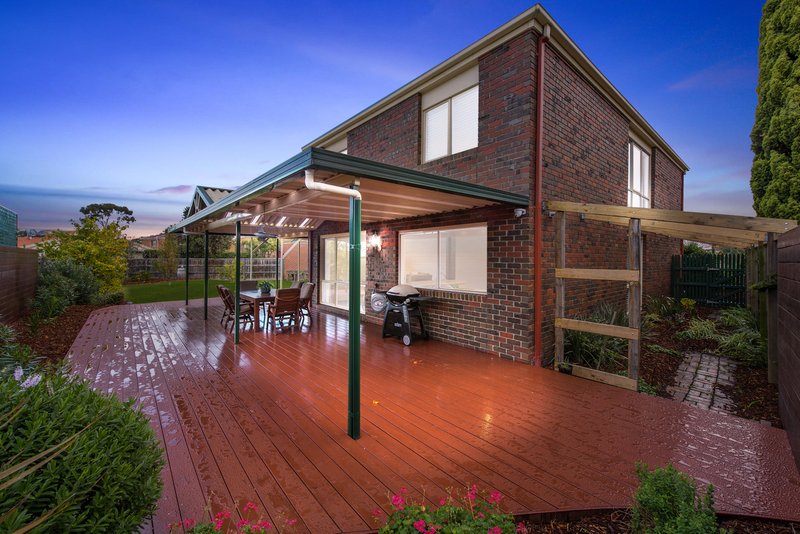 Photo - 11 Lynne Court, Taylors Lakes VIC 3038 - Image 16