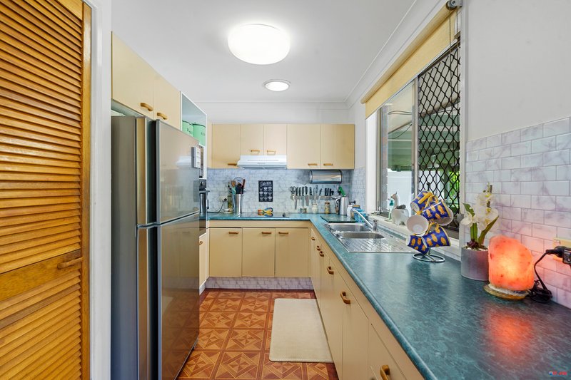 Photo - 11 Macfarlan Street, Birkdale QLD 4159 - Image 10