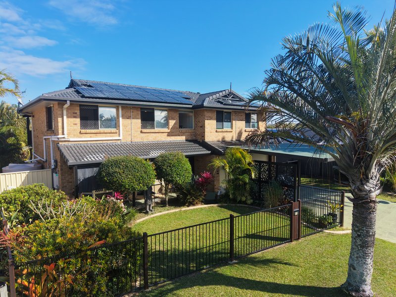 Photo - 11 Mackerel Street, Sandstone Point QLD 4511 - Image 1