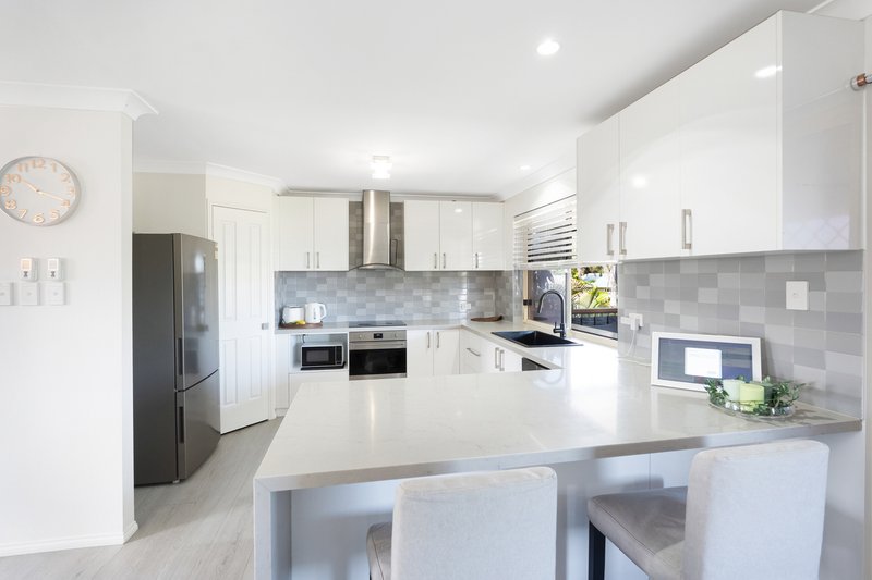Photo - 11 Mackerel Street, Sandstone Point QLD 4511 - Image 3