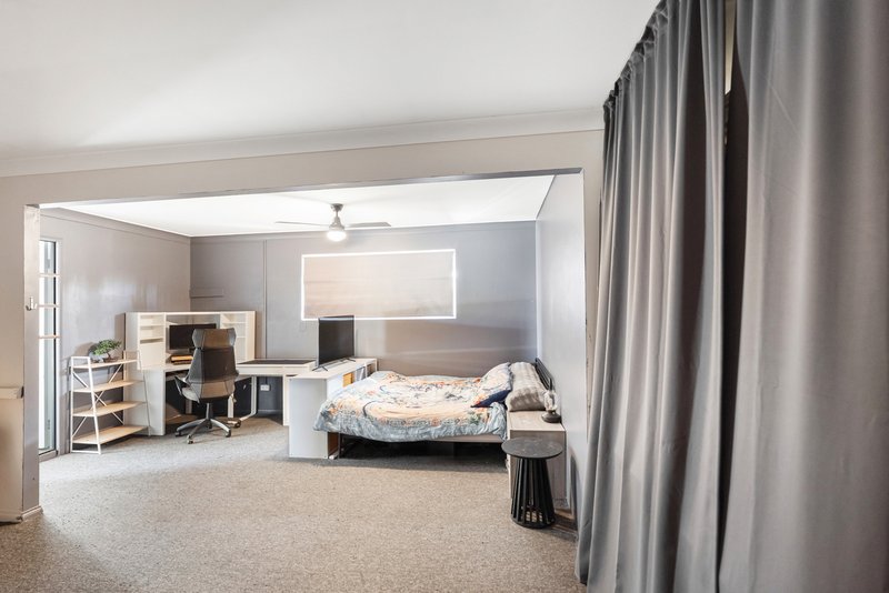 Photo - 11 Mackerel Street, Sandstone Point QLD 4511 - Image 15