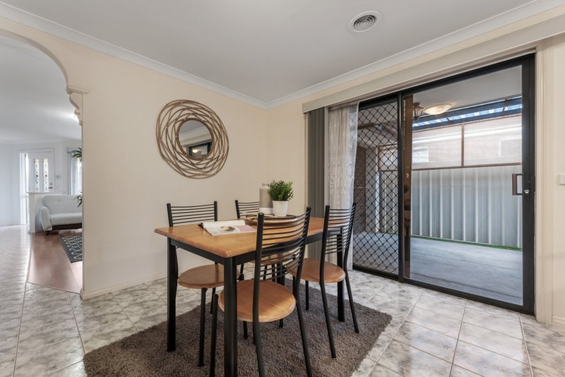 Photo - 11 Macklin Way, Caroline Springs VIC 3023 - Image 4