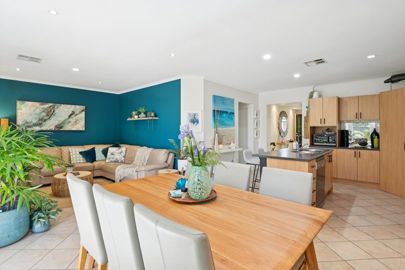 Photo - 11 Maesbury Circuit, Sturt SA 5047 - Image 8