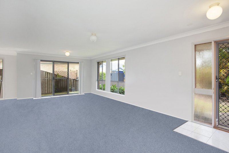 Photo - 11 Magpie Court, Burleigh Waters QLD 4220 - Image 2