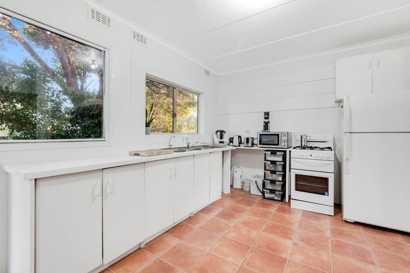 Photo - 11 Mahogany Avenue, Frankston North VIC 3200 - Image 2