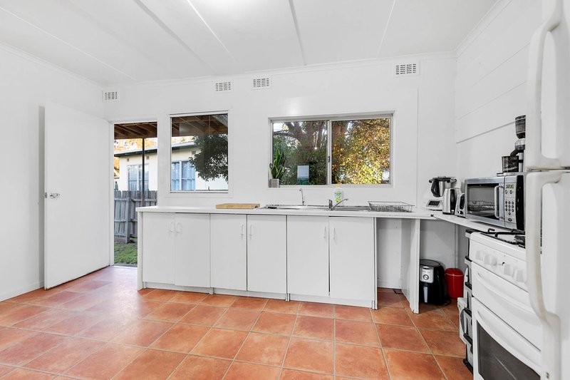 Photo - 11 Mahogany Avenue, Frankston North VIC 3200 - Image 3