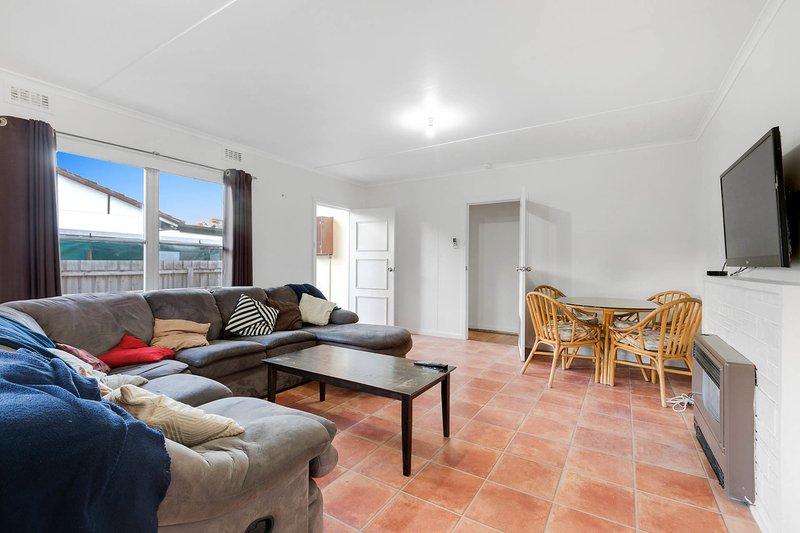 Photo - 11 Mahogany Avenue, Frankston North VIC 3200 - Image 5