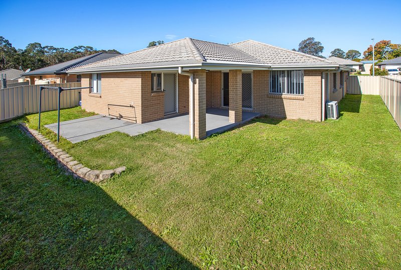 Photo - 11 Mahogany Crescent, Thornton NSW 2322 - Image 12