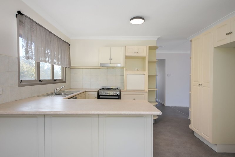 Photo - 11 Malabar St , Wynnum West QLD 4178 - Image 3