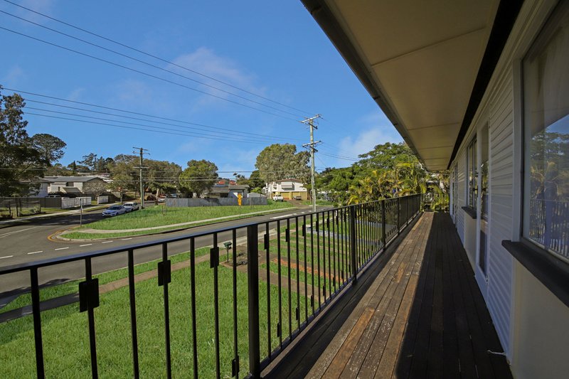 Photo - 11 Malabar St , Wynnum West QLD 4178 - Image 12