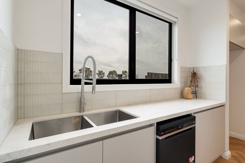 Photo - 11 Malcolm Street, Beveridge VIC 3753 - Image 6